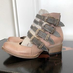 Freebird Scarlett size 7 pink multi